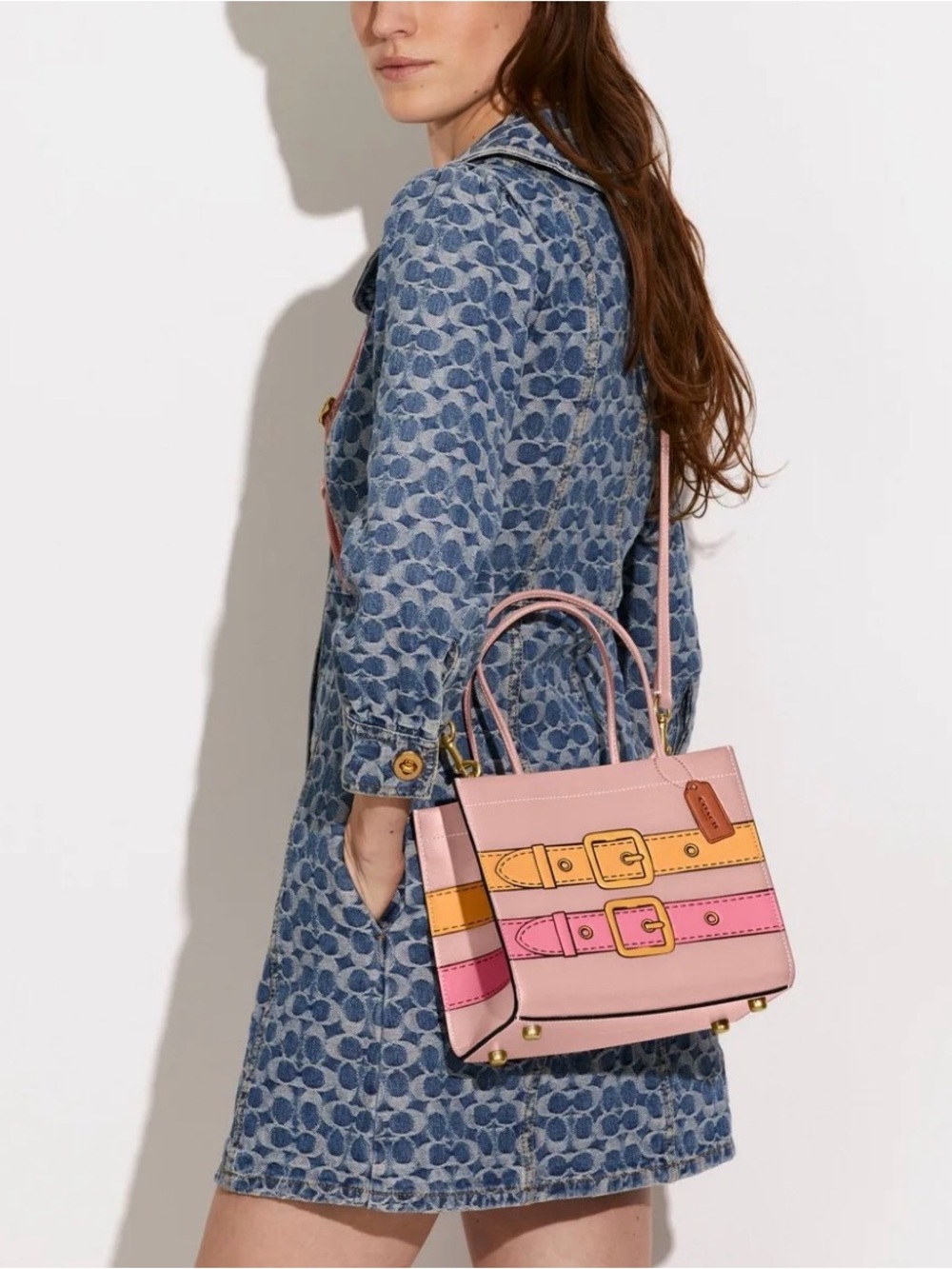 Coach Cashin Carry 22 With Trompe L'Oeil Print
